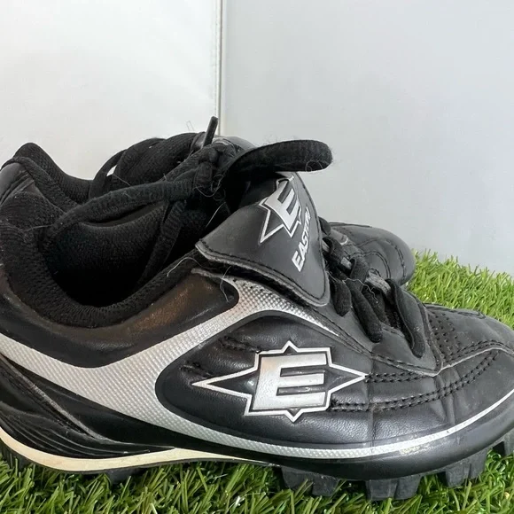Easton youth cleats 2025